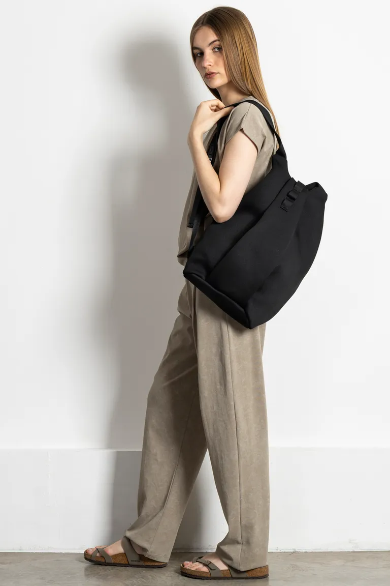 Mochila negra de diseño versátil y minimalista para uso diario de Kill en Mochilas para argentina