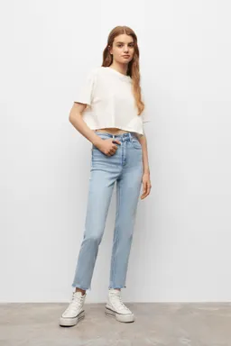 Jeans slim deshilachado de Mango Teen en Pantalones para argentina