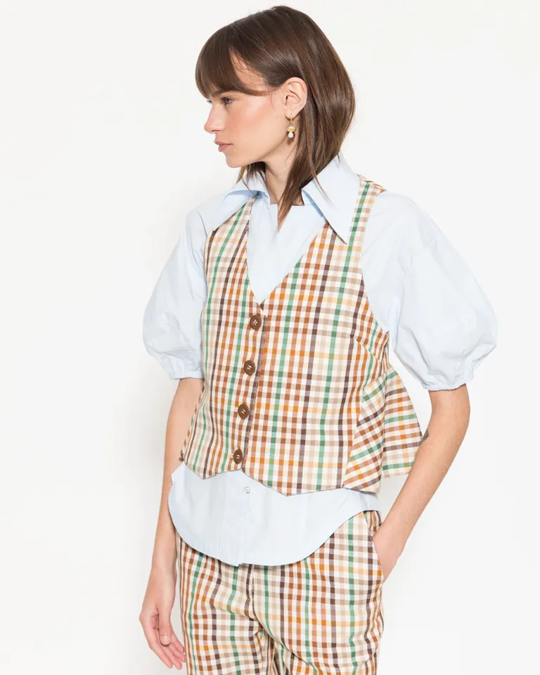 Chaleco estampado cuadrille con diseño en volados de Jazmin Chebar en Chalecos para argentina