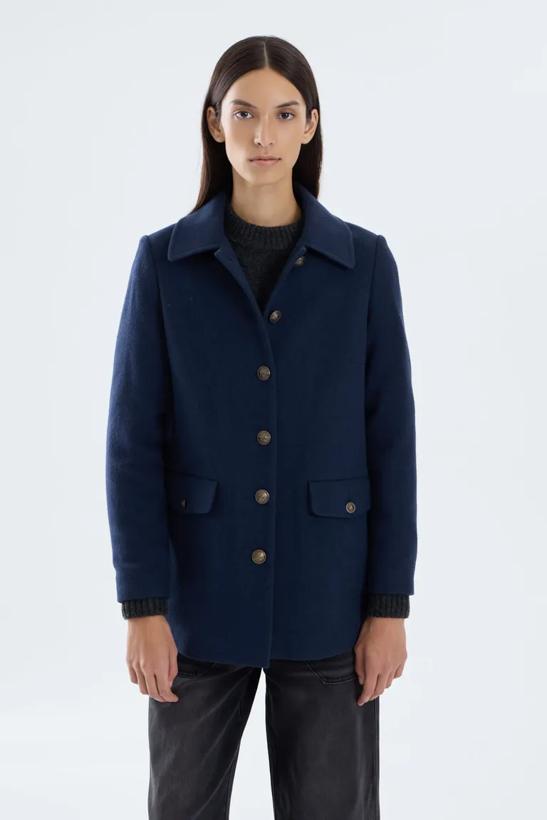 Abrigo estilo naval con botones metálicos y corte recto estructurado de Portsaid en Tapados para argentina