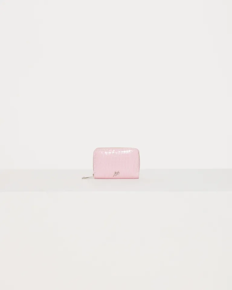 Tarjetero Verona con aplique metálico y textura crocco combinada de Jazmin Chebar en Billeteras y Monederos para argentina