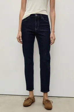 Jean newmom confort tiro alto de Mango en Pantalones para argentina