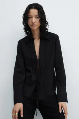 Blusa fluida con lazos de Mango en Blusas para argentina