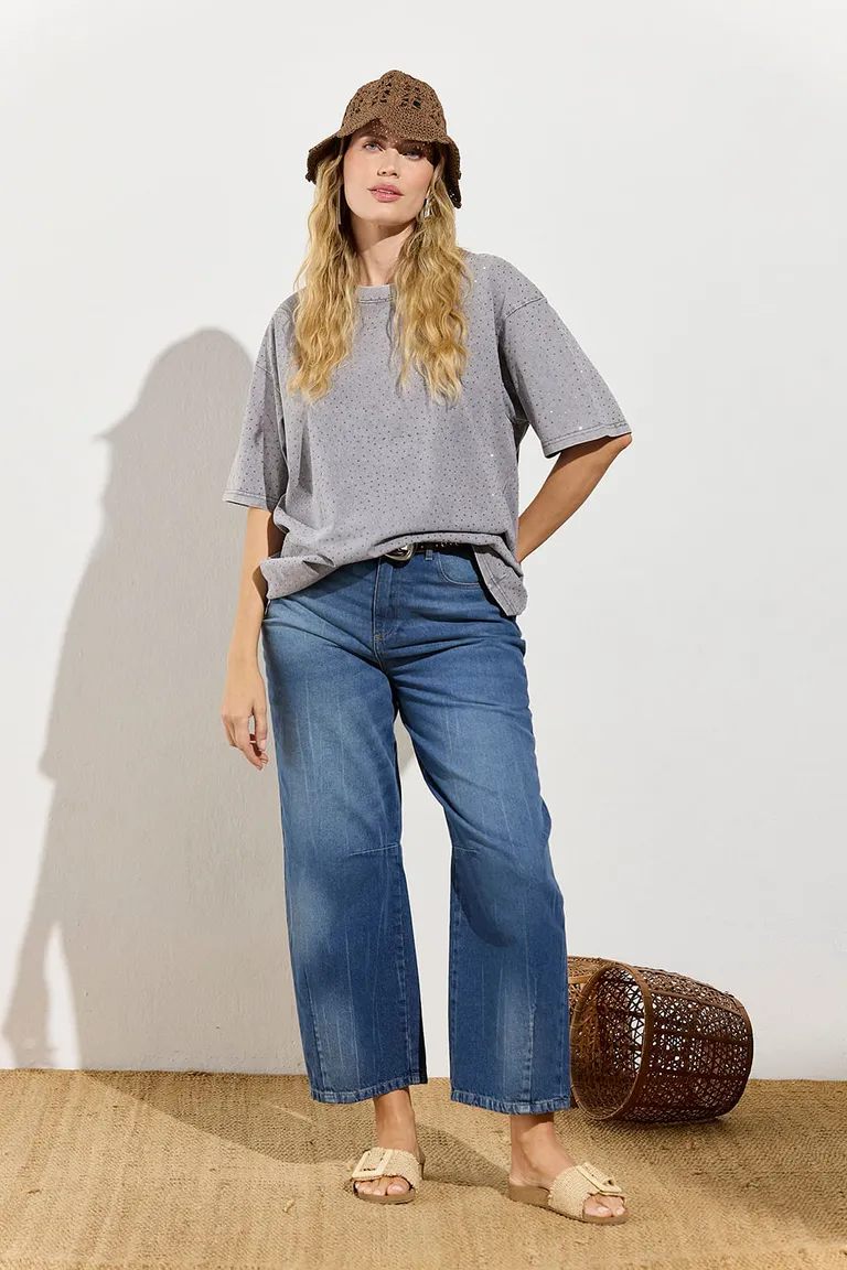 Remera oversize con detalles brillantes en diseño moderno y versátil de Indiastyle en Remeras para argentina
