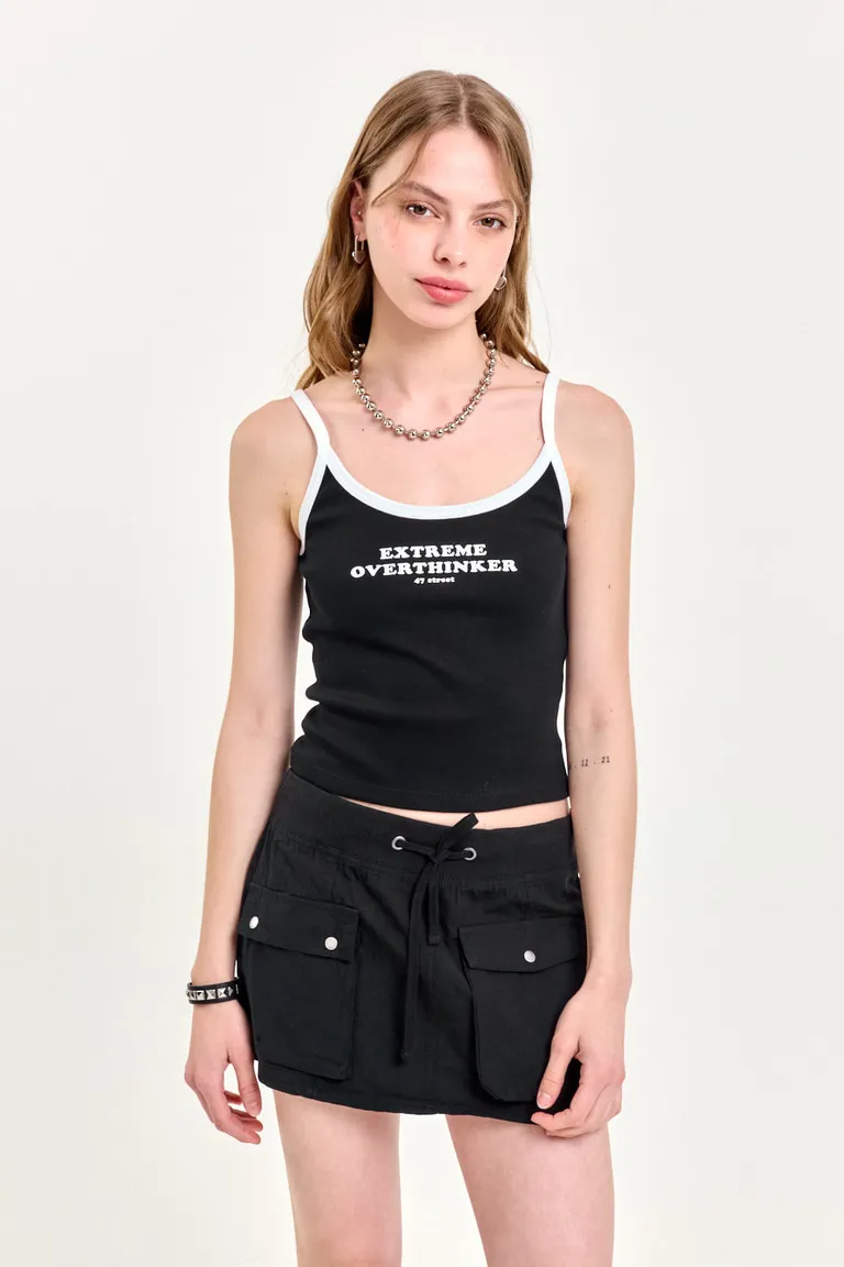 Falda de gabardina negra con cintura ajustable y bolsillos prácticos de 47 Street en Faldas para argentina