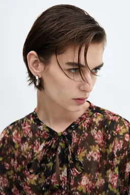 Blusa floral semitransparente de Mango en Blusas para argentina