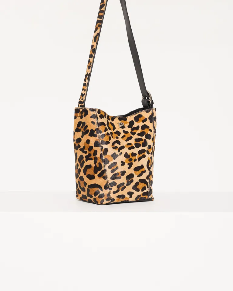 Bolso Tote de Diseño con Estampado de Leopardo de Jazmin Chebar en Bolsos y Carteras para argentina