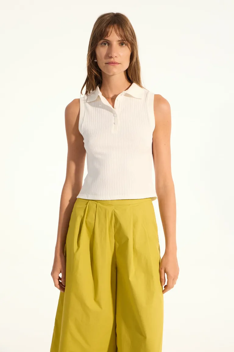 Remera polo sin mangas de corte regular en color blanco de Portsaid en Remeras para argentina