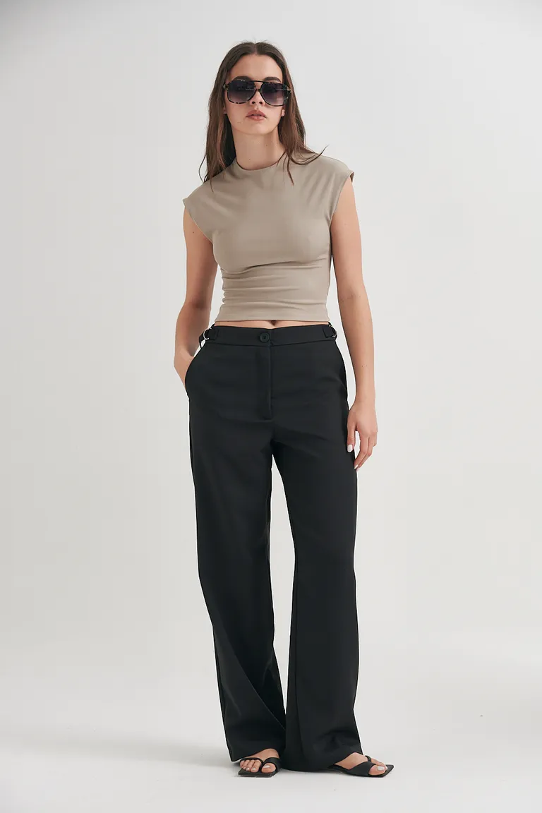 Pantalón de tiro medio con detalle de hebilla decorativa en la cintura de Sweet en Pantalones para argentina