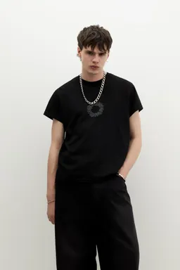 Remera slim cropped stwd gótico de Pull&Bear en Remeras y Polos para argentina