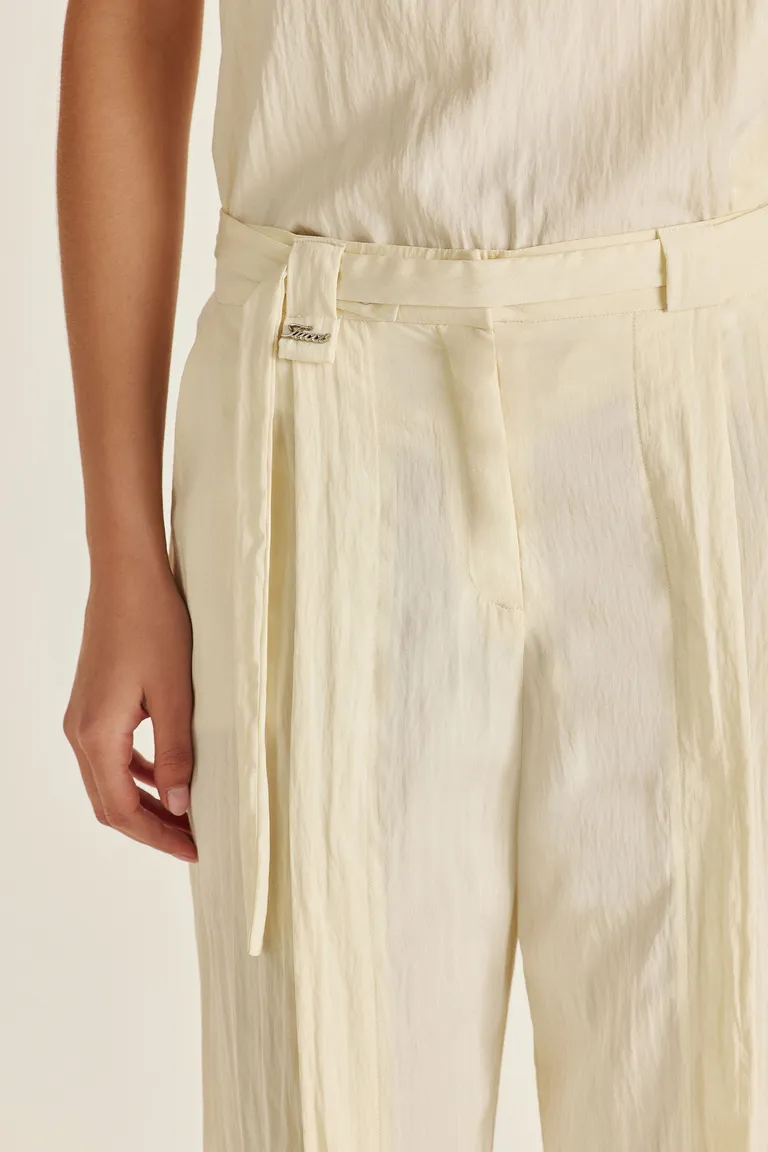 Pantalón beige con lazo ajustable en la cintura para una silueta relajada y elegante de Tucci en Pantalones para argentina
