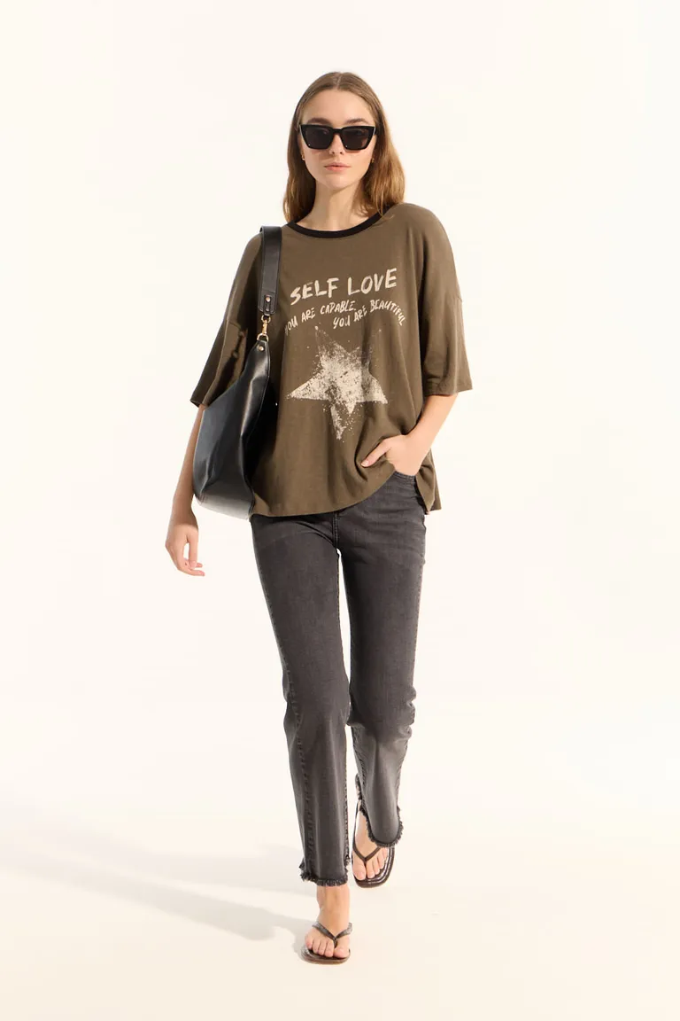 Remera de algodón premium con estampa llamativa y efecto lavado de Portsaid en Remeras para argentina