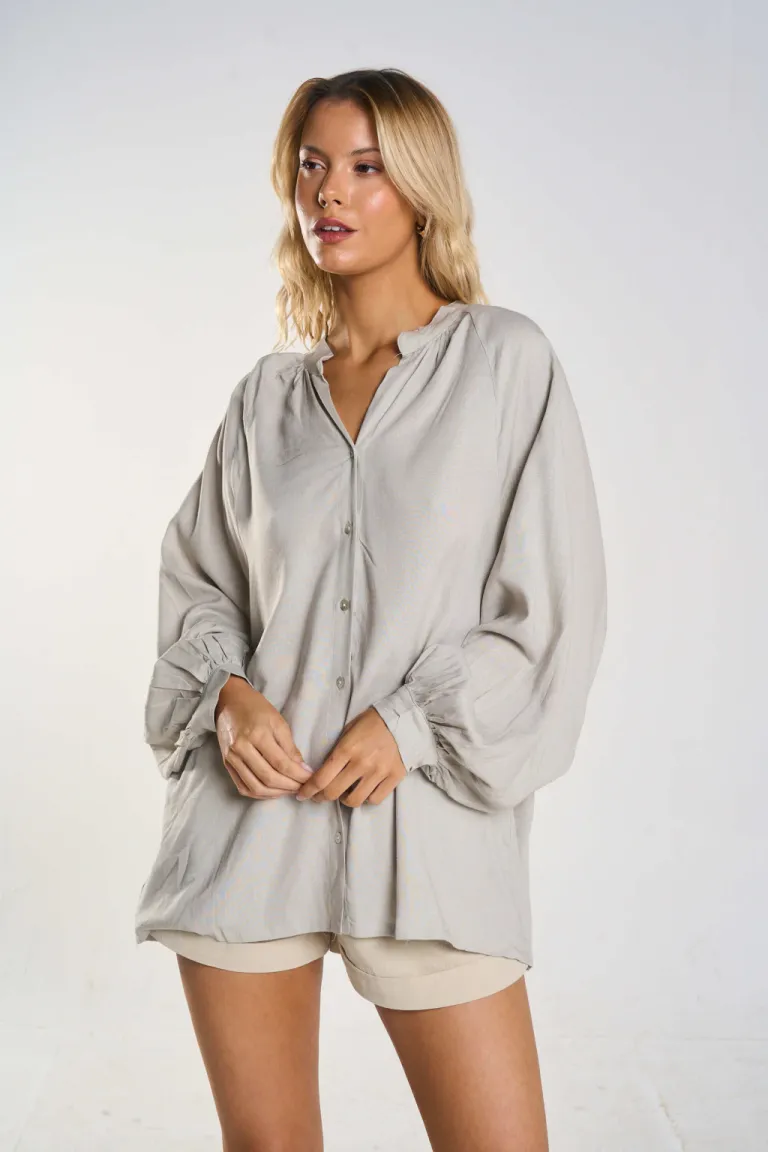 Camisa de lino de corte amplio con frunce en la espalda de Belle en Camisas para argentina