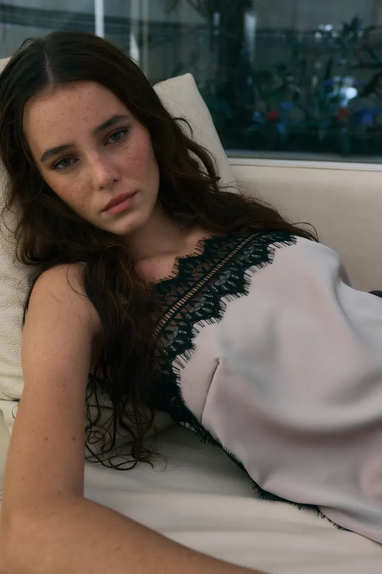 Blusa de raso con encaje y puntilla para mujer de Audaz en Blusas para argentina