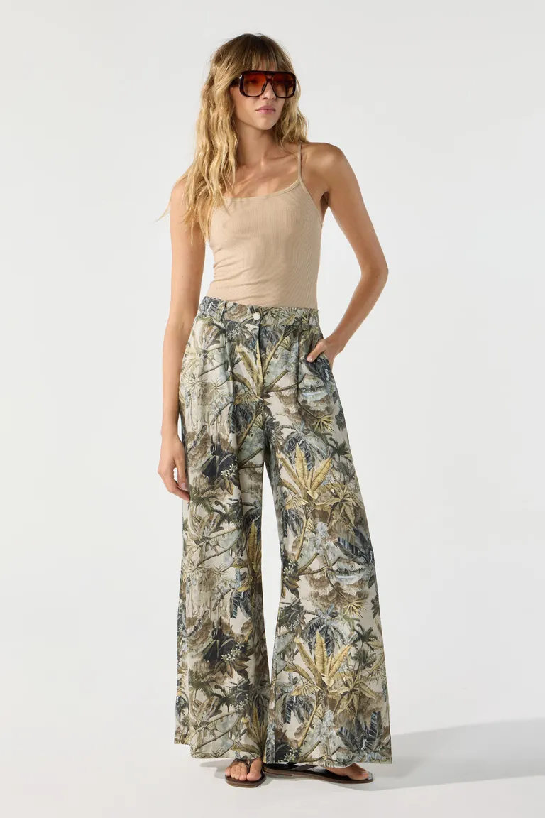 Pantalón estampado de sarga satinada con diseño wide y cintura elástica de Cuesta Blanca en Pantalones para argentina