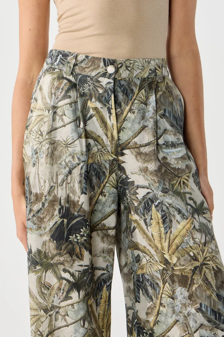 Pantalón estampado de sarga satinada con diseño wide y cintura elástica de Cuesta Blanca en Pantalones para argentina