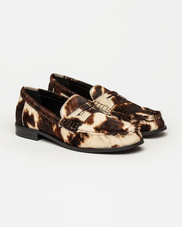 Mocasines de mujer tipo loafer con detalle de costura frontal y suela plana de Prüne en Mocasines para argentina