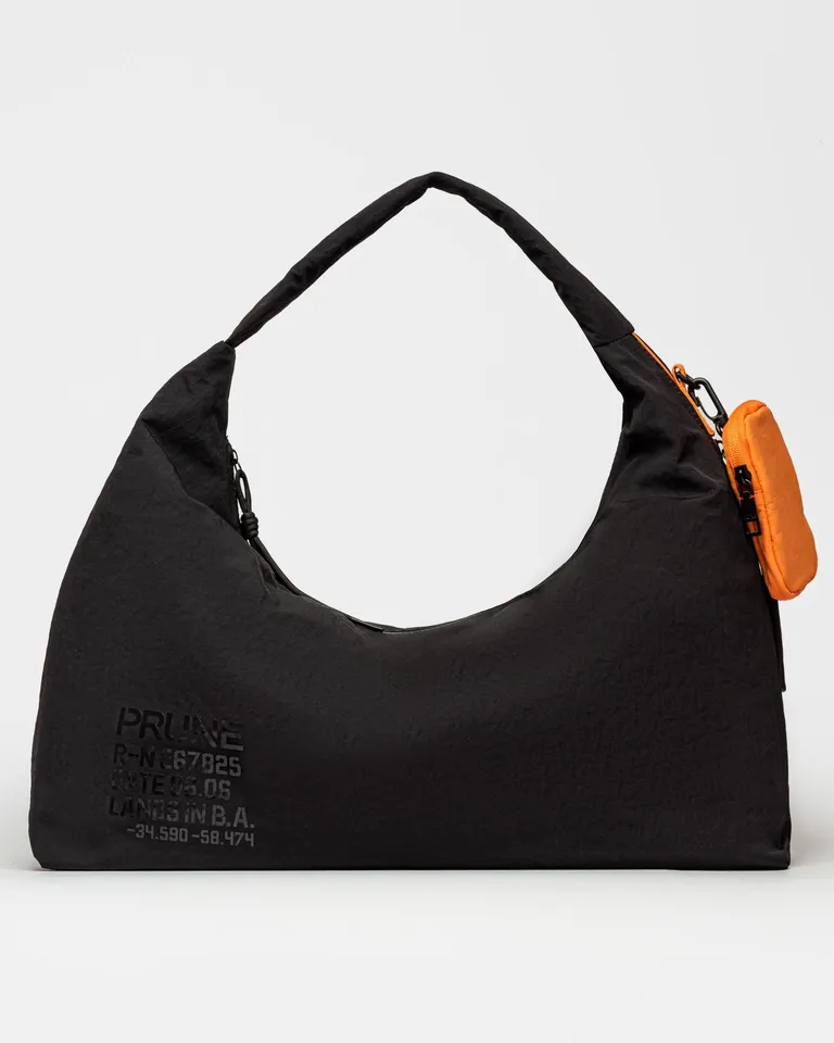 Bolso de nylon negro de gran capacidad y diseño minimalista de Prüne en Bolsos y Carteras para argentina