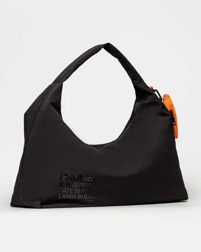 Bolso de nylon negro de gran capacidad y diseño minimalista de Prüne en Bolsos y Carteras para argentina