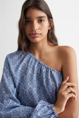 Blusa asimétrica estampada de Mango Teen en Blusas para argentina