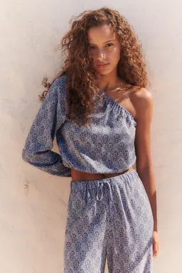 Blusa asimétrica estampada de Mango Teen en Blusas para argentina