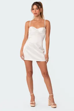 Mini vestido essence efecto satinado de Edikted en Vestidos para argentina