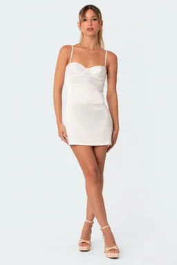 Mini vestido essence efecto satinado de Edikted en Vestidos para argentina