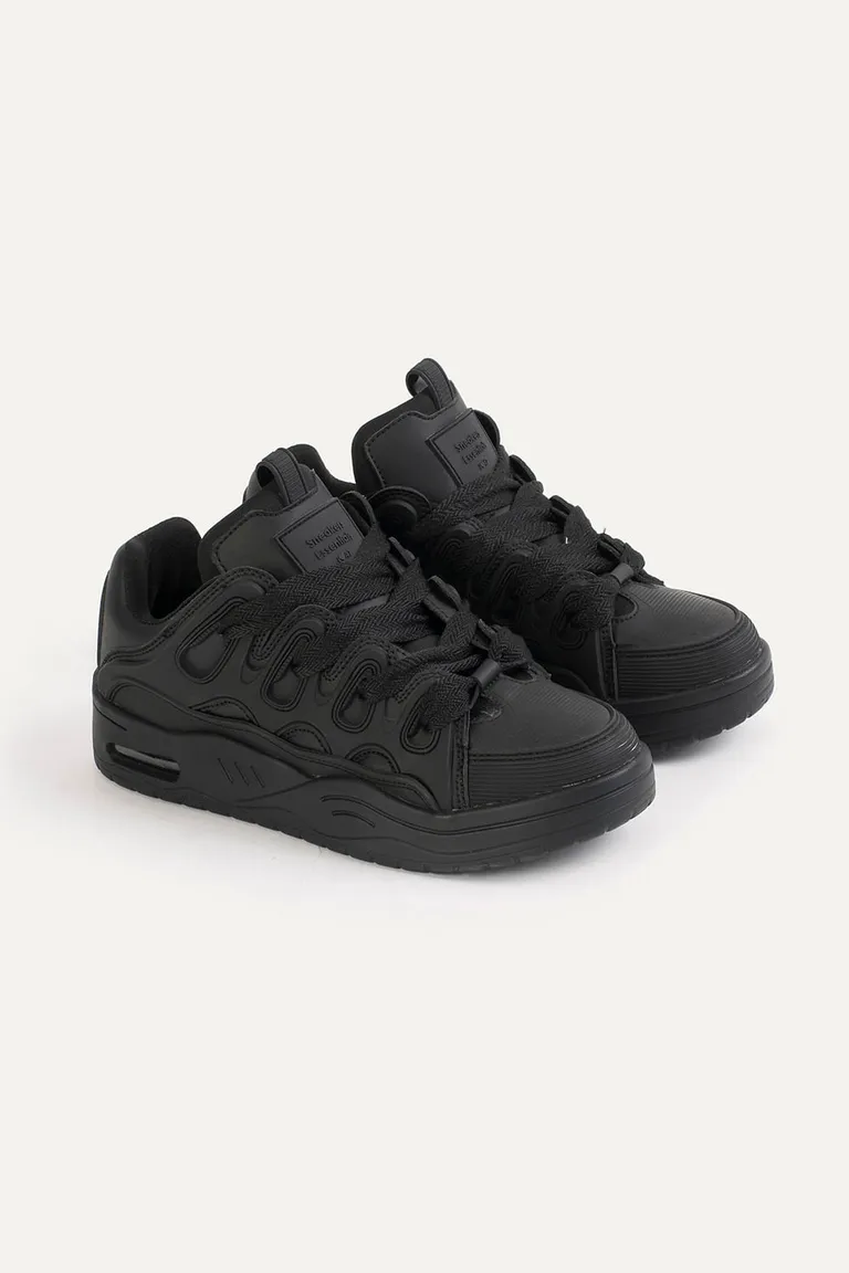 Zapatillas negras de estilo urbano con diseño deportivo y suela amortiguada de 47 Street en Zapatillas para argentina