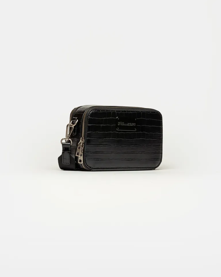Bandolera estructurada rígida con textura croco y herrajes metálicos con correa ajustable de Prüne en Bolsos y Carteras para argentina