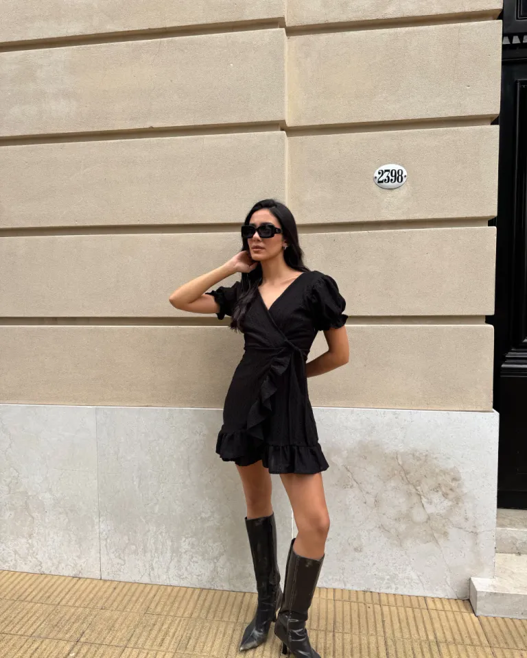 Vestido escote en V con manga princesa y volado con cruce en encaje elastizado de Audaz en Vestidos para argentina