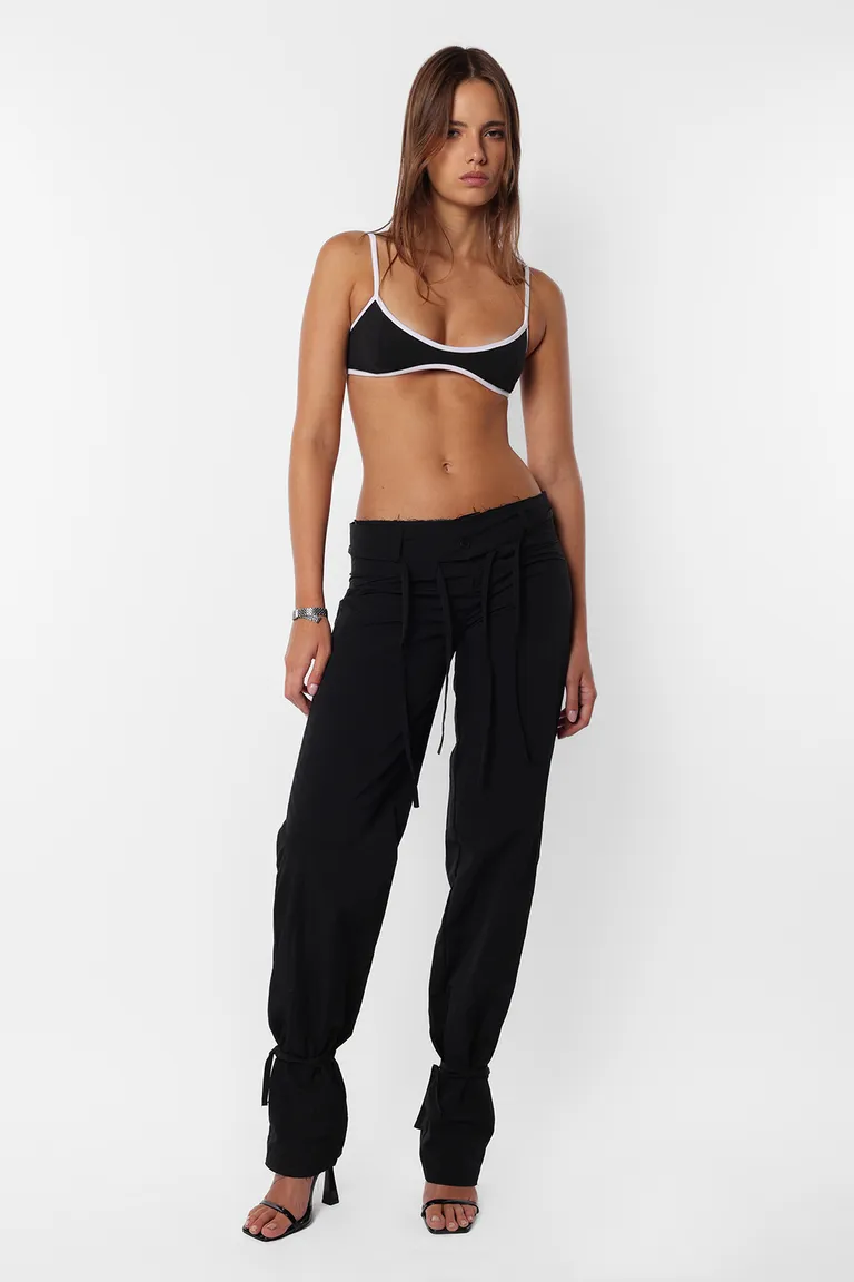 Pantalón recto de tiro medio con detalles de sastrería en color negro de Top White en Pantalones para argentina