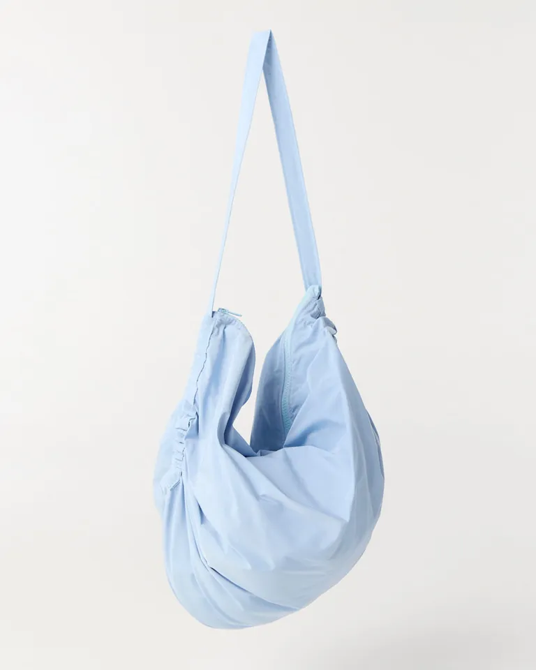 Bolso tipo banana con laterales ajustables correa regulable y bolsillo interno de Furzai en Bolsos y Carteras para argentina