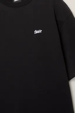 Remera negra stwd de Pull&Bear en Remeras y Polos para argentina