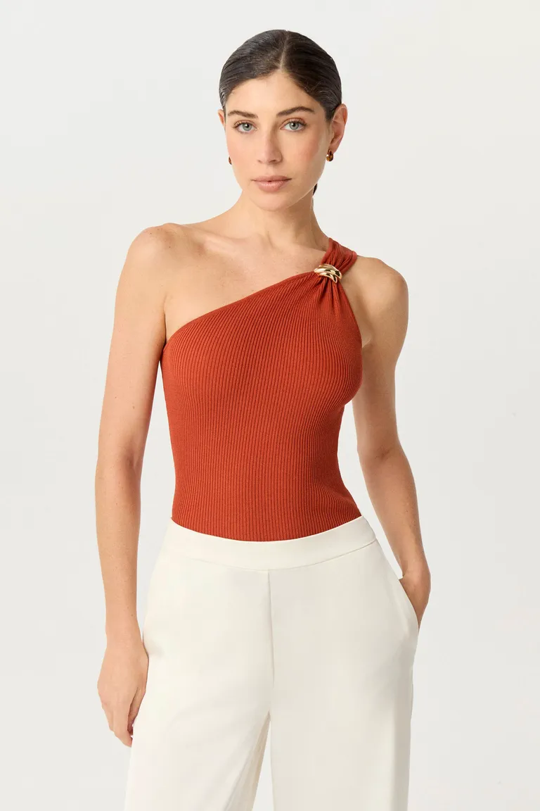 Top Asimétrico de Un Hombro en Color Rojo de Markova en Tops para argentina