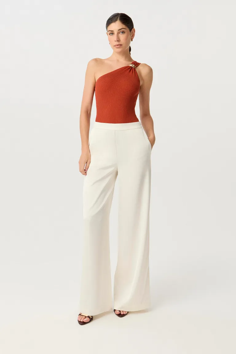 Top Asimétrico de Un Hombro en Color Rojo de Markova en Tops para argentina