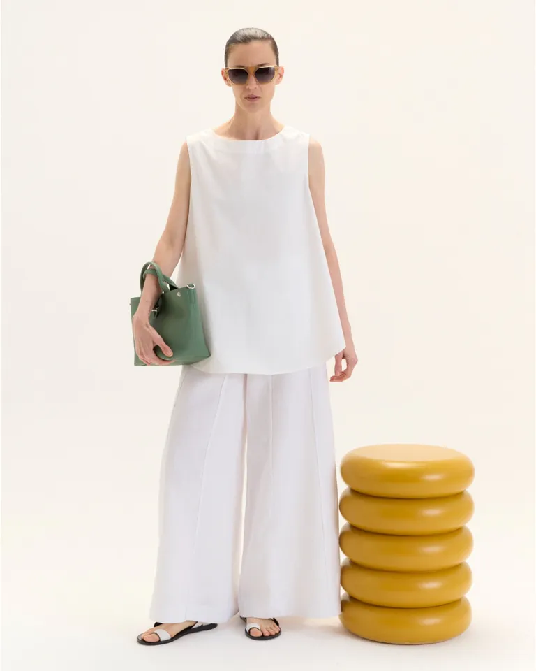 Top blanco sin mangas de corte evasé para un estilo elegante y versátil de Blue Sheep en Tops para argentina