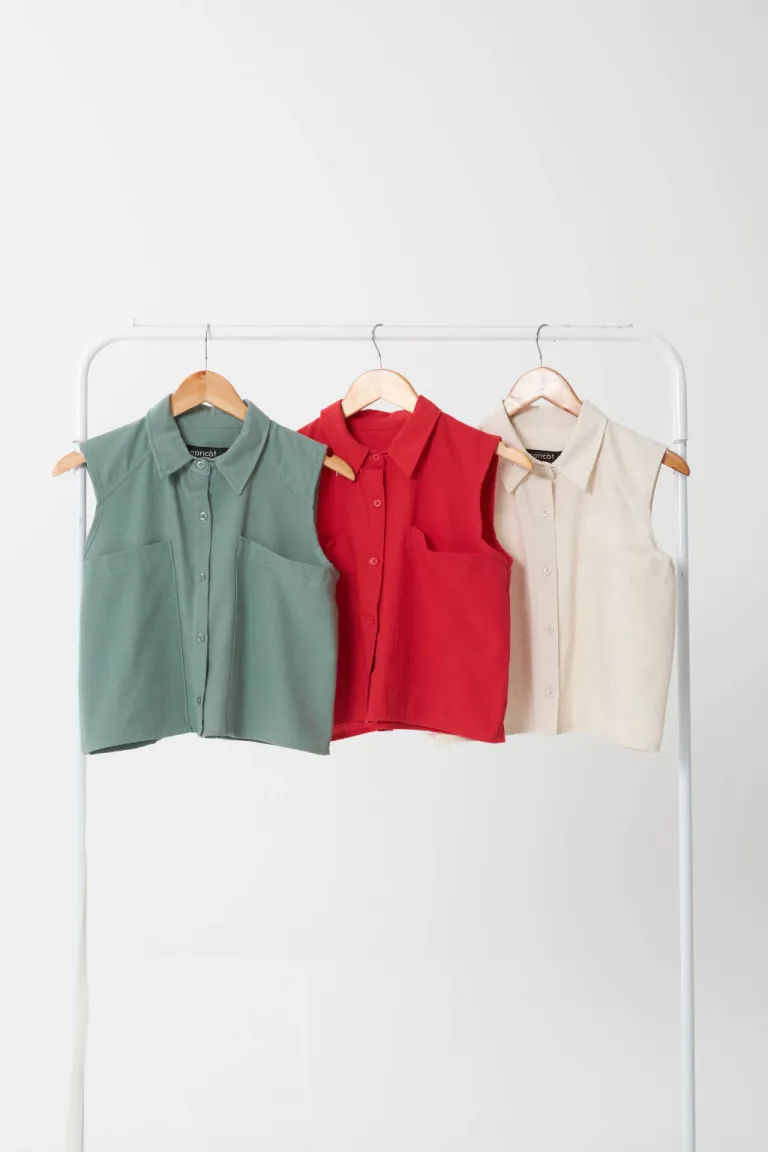 Blusa de mujer de color verde con corte clásico y diseño elegante de Apricot en Blusas para argentina