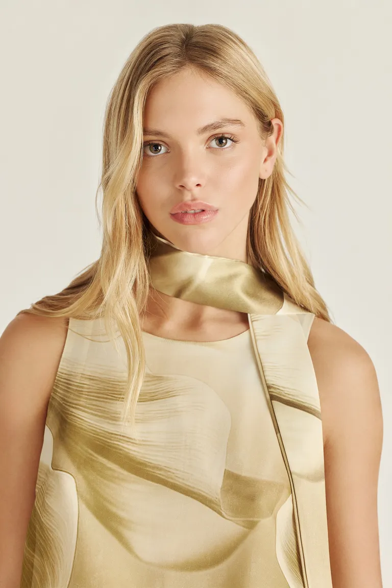 Top de gasa en estampado único y diseño vanguardista para un estilo femenino y contemporáneo de Tucci en Tops para argentina