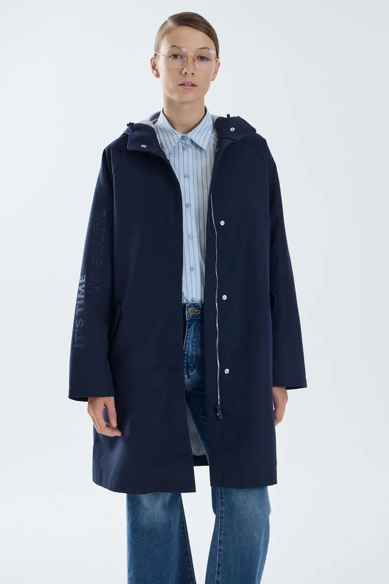 Piloto impermeable con capucha cierre frontal y broches ocultos de Portsaid en Tapados para argentina