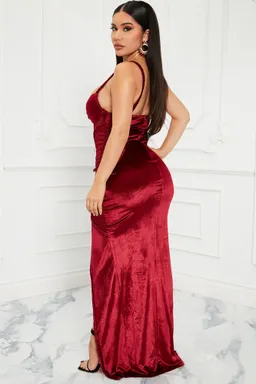 Vestido maxi velvet impactante de Fashion Nova en Vestidos para argentina