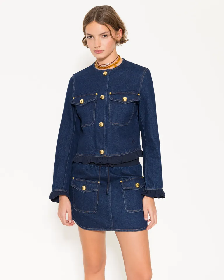 Chaqueta de denim azul con volantes y broches dorados - Prenda femenina y de diseño único de Jazmin Chebar en Chaquetas para argentina