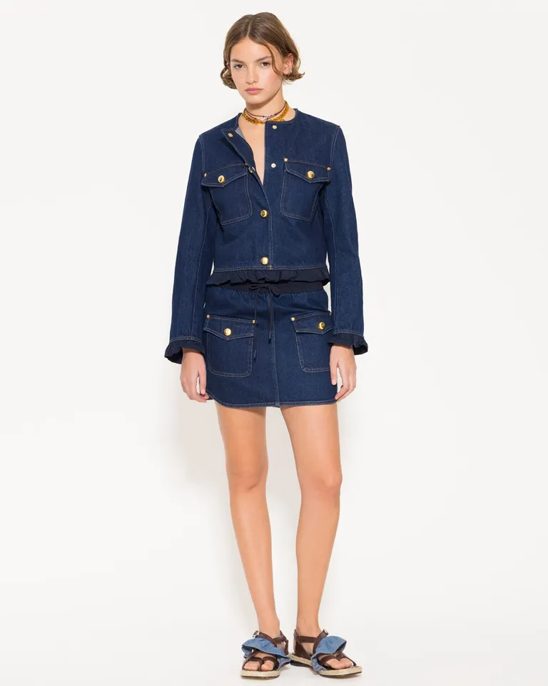 Chaqueta de denim azul con volantes y broches dorados - Prenda femenina y de diseño único de Jazmin Chebar en Chaquetas para argentina