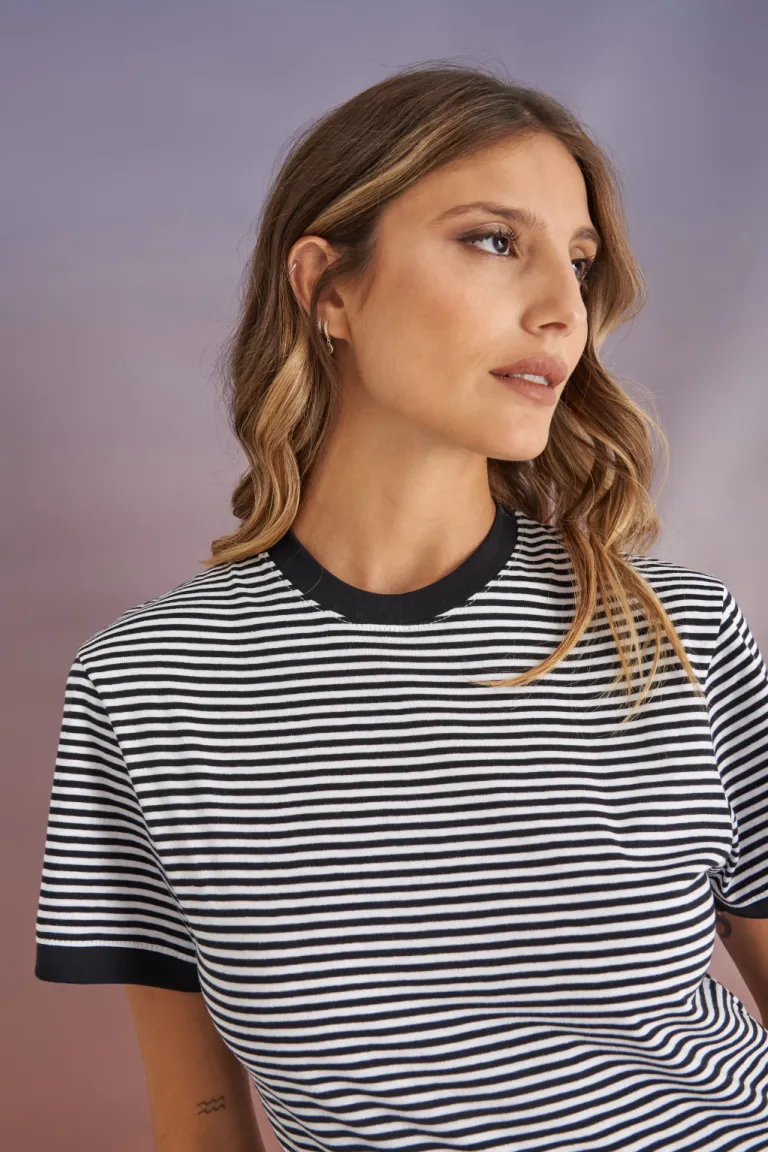 Remera a rayas de moda en blanco y negro para mujer de Apricot en Remeras para argentina