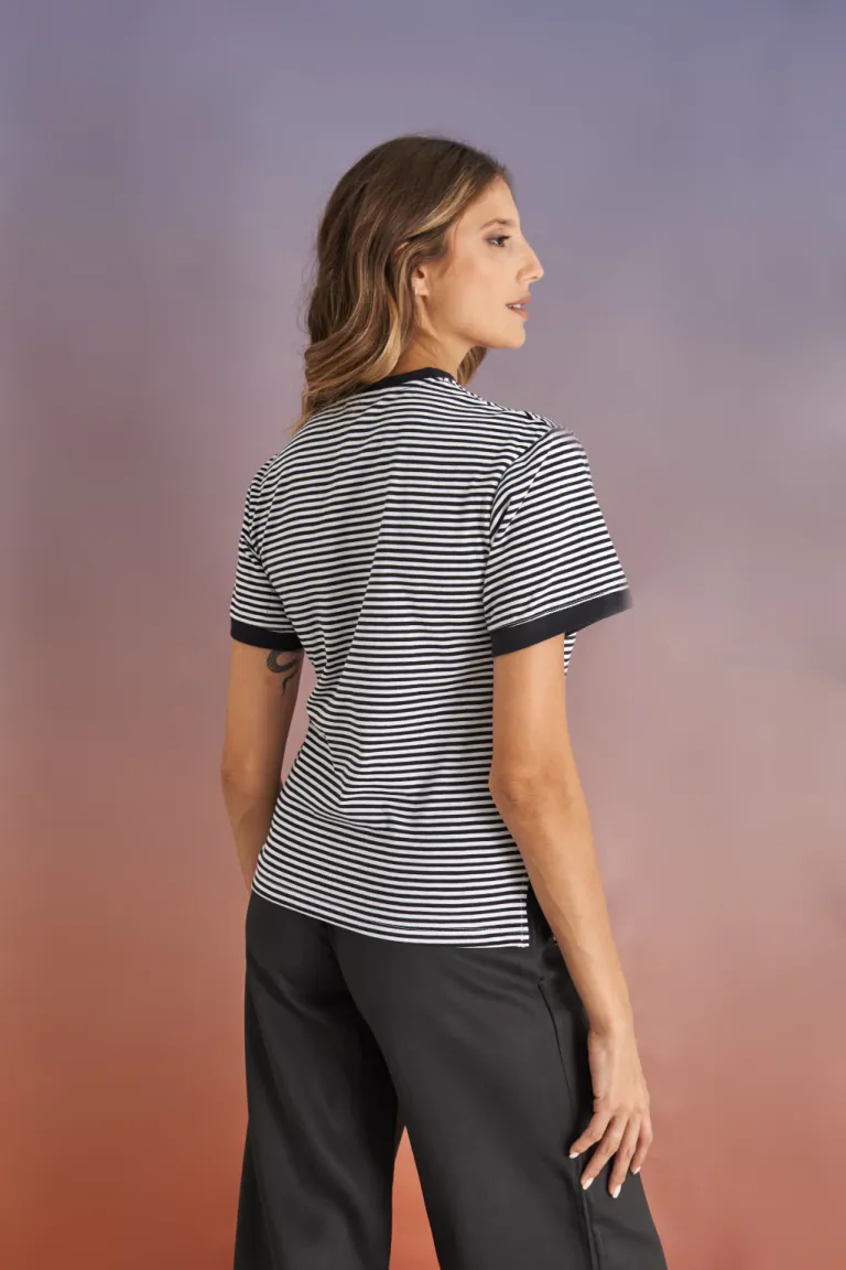 Remera a rayas de moda en blanco y negro para mujer de Apricot en Remeras para argentina
