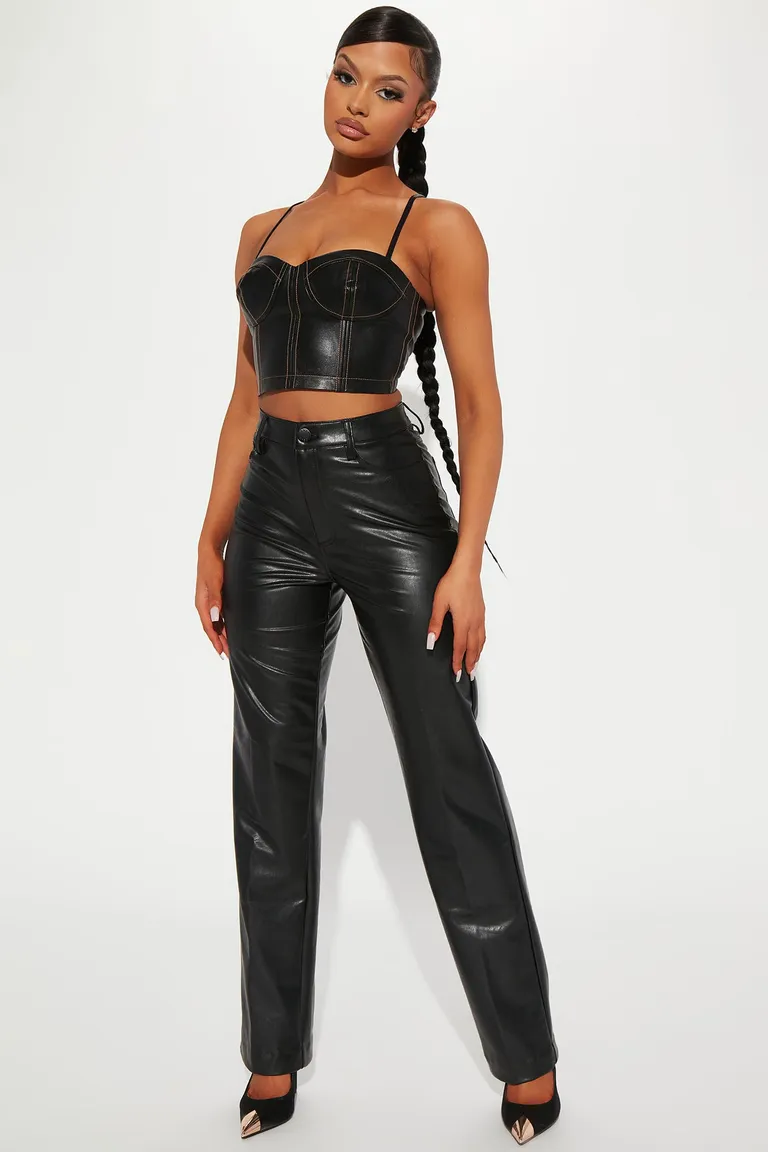 Pantalón cuero sintético chic negro de Fashion Nova en Pantalones para argentina