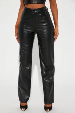 Pantalón cuero sintético chic negro de Fashion Nova en Pantalones para argentina