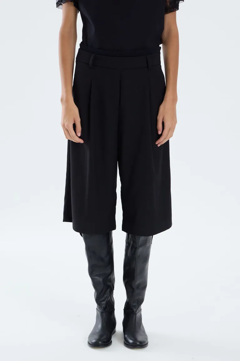 Bermuda sastrera con pinzas bolsillos laterales y cintura elastizada de Portsaid en Shorts para argentina