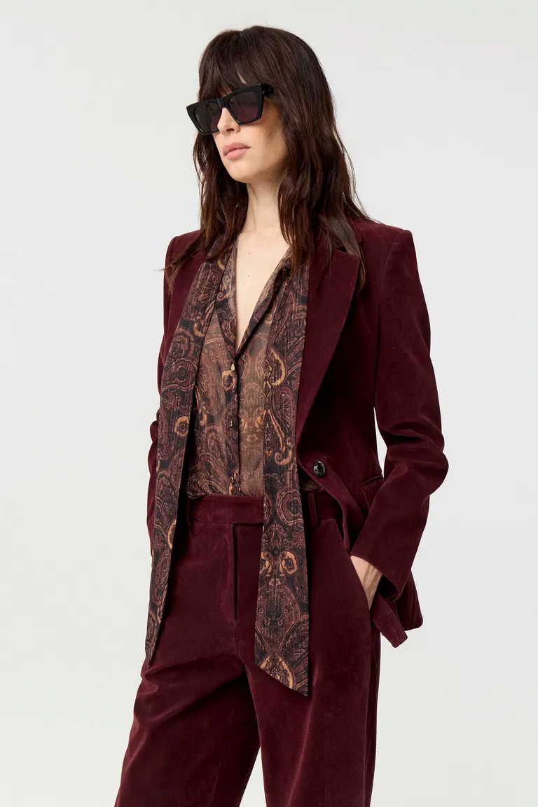 Camisa de mangas largas con lazo al cuello y cierre frontal a botones de Markova en Camisas para argentina