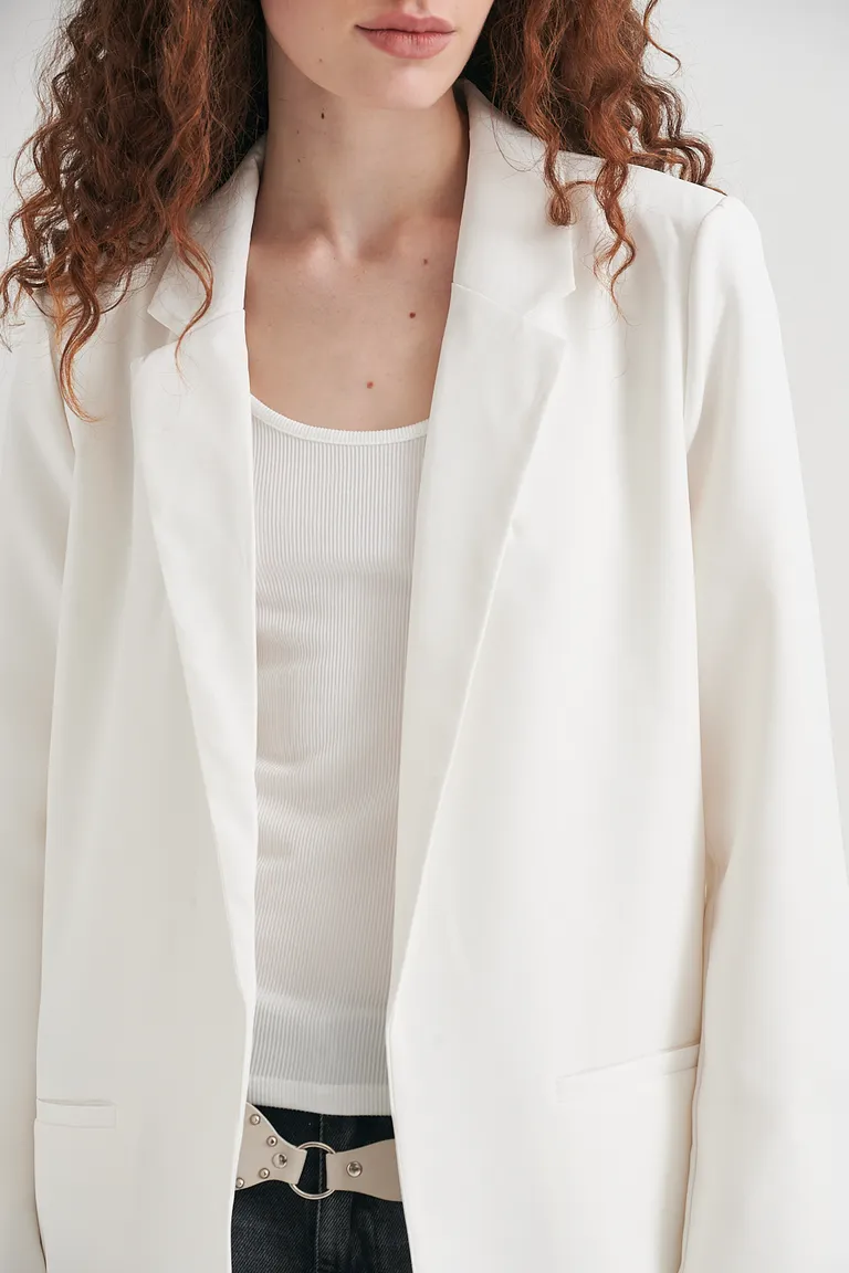 Blazer de corte recto y largo con detalles clásicos y moderno para mujeres de Sweet en Blazers para argentina