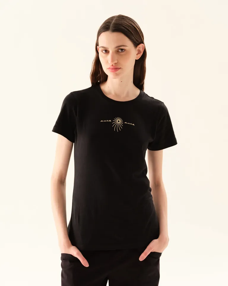 Remera manga corta con escote redondo y detalle gráfico frontal de Furzai en Remeras para argentina